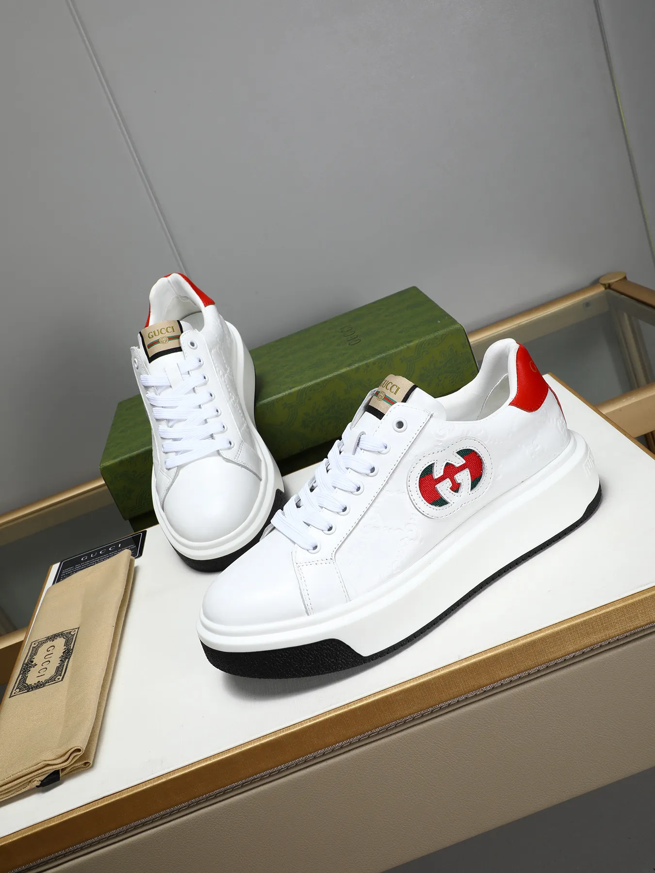 Men's shoes 💰480 New men's shoes GUCCI Fashion trend Made of first-layer calfskin ➕ washed sheep lining! The foot feels super comfortable and the workmanship is impeccable. Foam ultra-light outsole, size: 38-44 (45 customized) 4 colors to choose from!